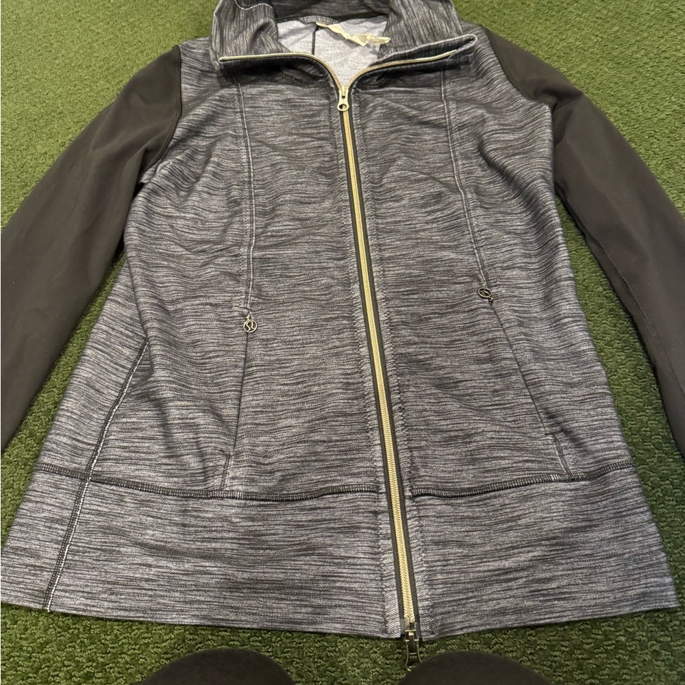 Lululemon Athletica DAILY YOGA JACKET 10 BLACK SLUB DENIM EUC host pick - Picture 3 of 15